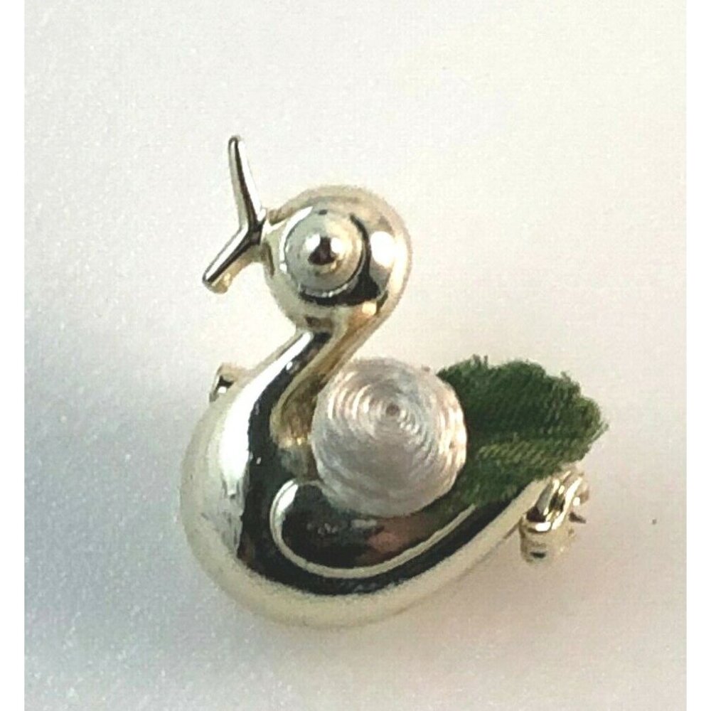 Duck Brooch Vintage Goldtone with Ribbon Pin